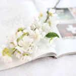 Cette image montre un bouquet de fleur de cerisier artificiel